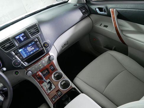 Used 2013 Toyota Highlander Limited image 11