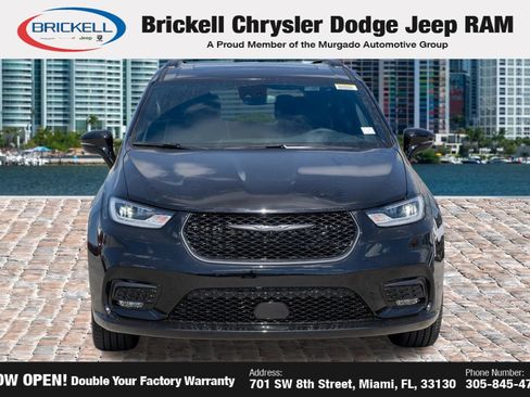 New 2026 Chrysler Pacifica Limited FWD image 2