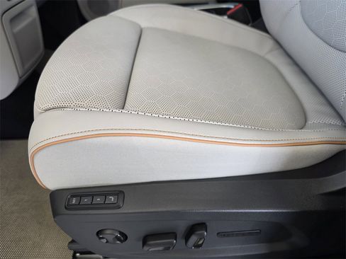 New 2025 Volkswagen ID. Buzz Pro S Plus image 16