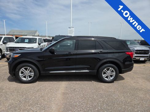Used 2023 Ford Explorer XLT w/ Equipment Group 202A AWD/4WD image 2