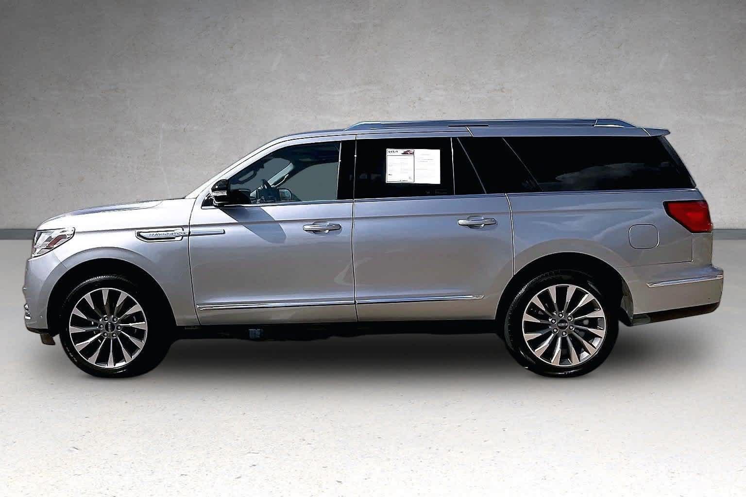 Used 2020 Lincoln Navigator L Reserve w/ Luxury Package AWD/4WD image 3