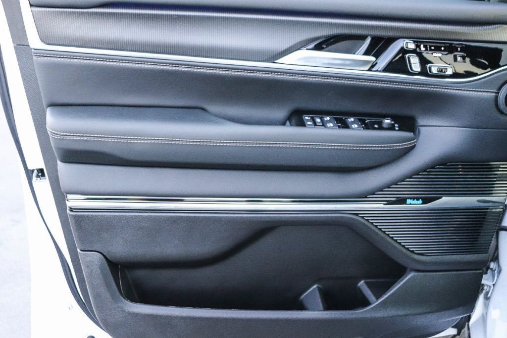 New 2026 Jeep Grand Wagoneer L Summit AWD/4WD image 25