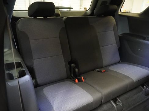 Used 2023 Chevrolet Traverse LT FWD image 26