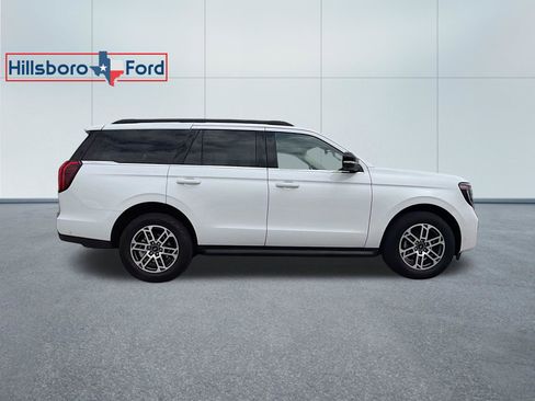 Used 2025 Ford Expedition Active AWD/4WD image 5