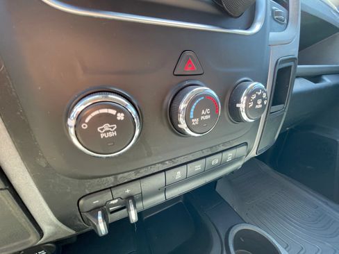 Used 2016 RAM 2500 Tradesman w/ Chrome Appearance Group AWD/4WD image 17