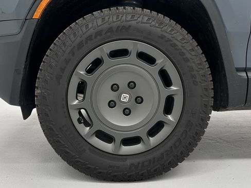 Used 2026 Rivian R1T Premium Quad AWD/4WD image 9