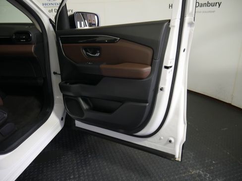 Used 2025 Honda Pilot Elite image 5