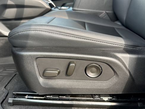 Used 2024 GMC Canyon Elevation w/ Elevation Premium Package AWD/4WD image 6