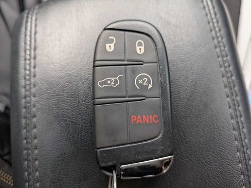 Used 2023 Jeep Compass Latitude w/ Sun and Sound Group AWD/4WD image 32