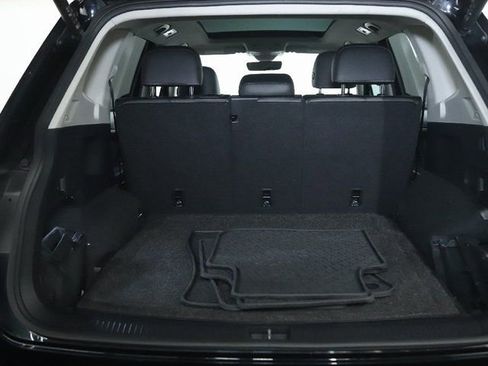 Used 2022 Volkswagen Tiguan SE w/ Panoramic Sunroof Package image 32