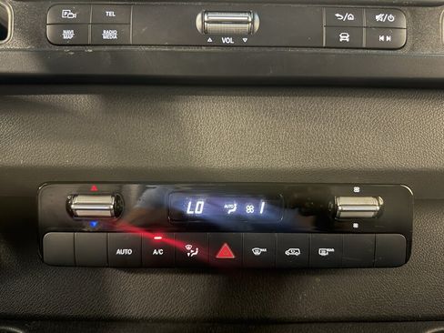 Used 2019 Mercedes-Benz Sprinter 144 image 22