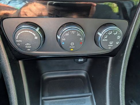 Used 2013 Chrysler 200 Touring FWD image 30