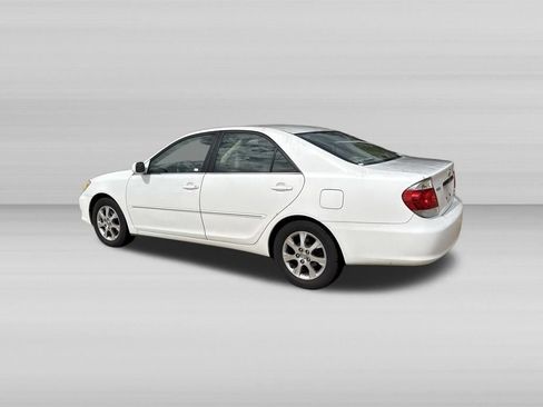 Used 2005 Toyota Camry XLE w/ VSC & Side Airbag Pkg FWD image 8
