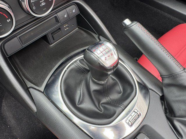 Used 2019 FIAT 124 Spider Abarth w/ Visibility Group RWD image 25