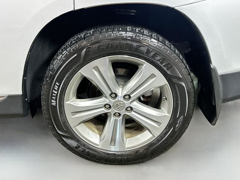 Used 2011 Toyota Highlander Limited w/ Tow Pkg AWD/4WD image 31