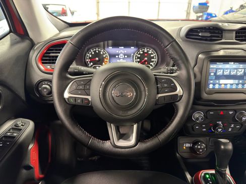 Used 2019 Jeep Renegade Trailhawk image 14