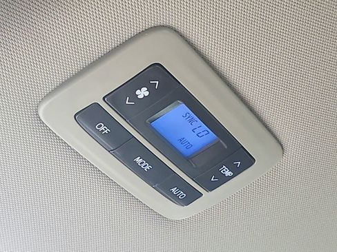Used 2020 Toyota Sienna XLE Premium FWD image 40