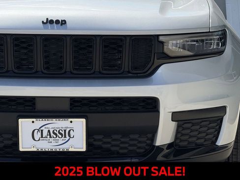 New 2025 Jeep Grand Cherokee L Altitude image 8
