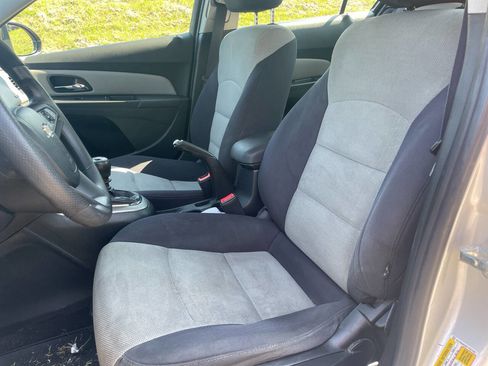 Used 2015 Chevrolet Cruze LS image 11