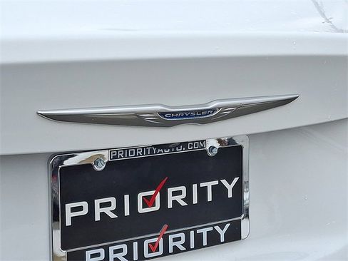 Used 2015 Chrysler 200 Limited w/ Convenience Group image 29