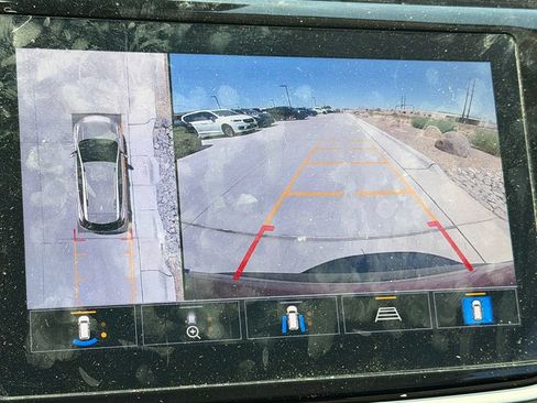 Used 2022 Chevrolet Bolt EUV Premier FWD image 24