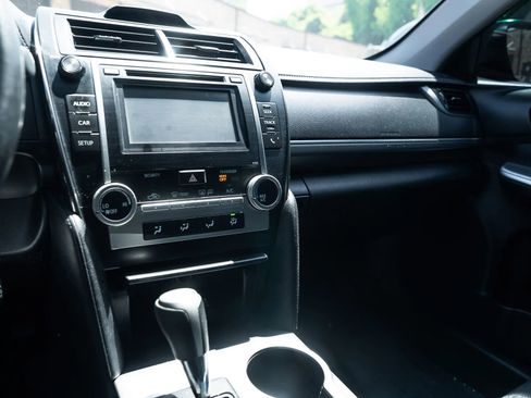 Used 2014 Toyota Camry SE FWD image 22