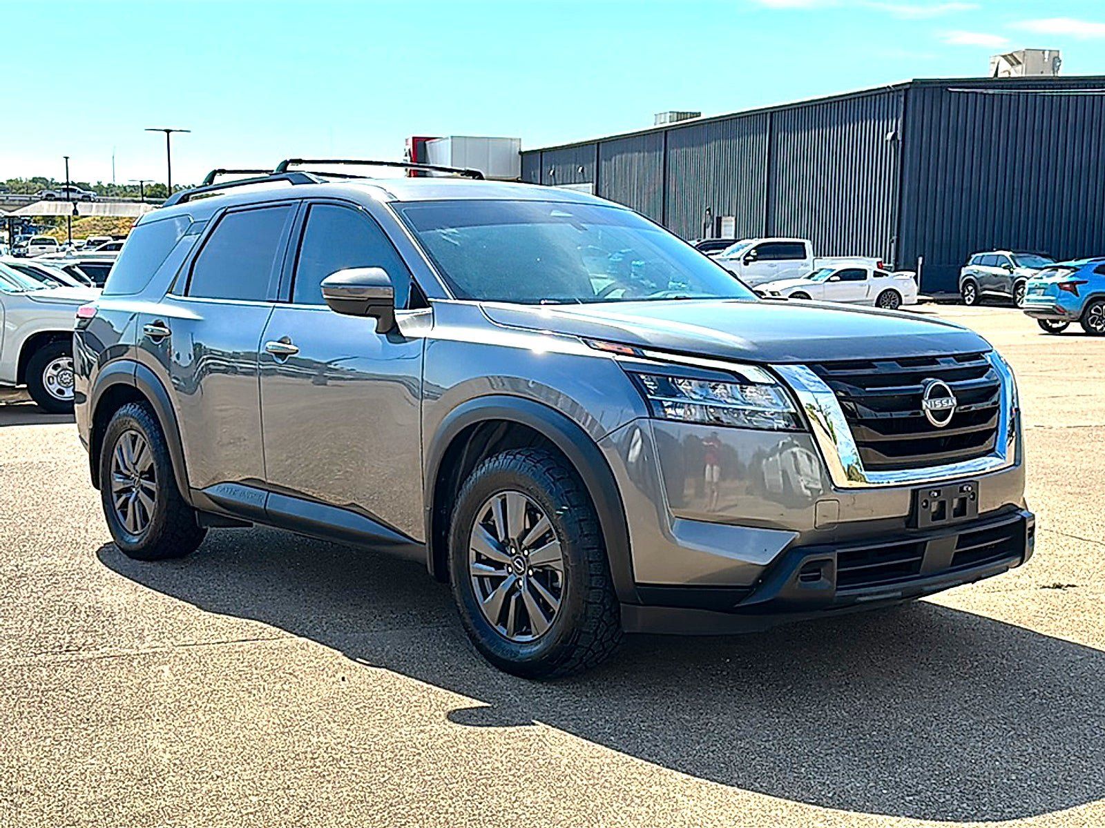 Used 2022 Nissan Pathfinder SV FWD image 9