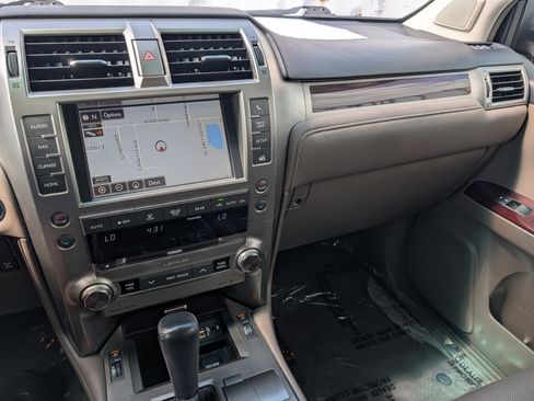 Used 2018 Lexus GX 460 Premium w/ Premium Package AWD/4WD image 28
