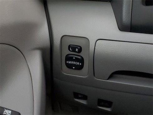 Used 2011 Toyota Camry Hybrid image 14