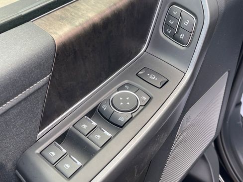 New 2026 Ford F250 Lariat w/ Black Appearance Package image 15