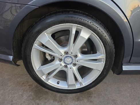 Used 2013 Mercedes-Benz E 350 Sedan image 32