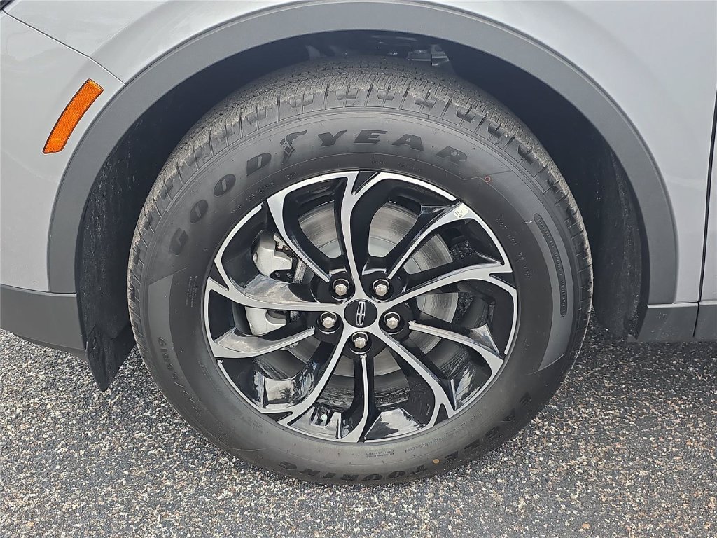 New 2026 Lincoln Nautilus Premier AWD/4WD image 9