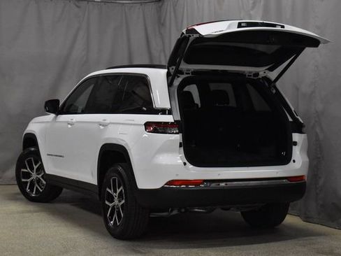 New 2025 Jeep Grand Cherokee Limited w/ Trailer Tow Package image 32