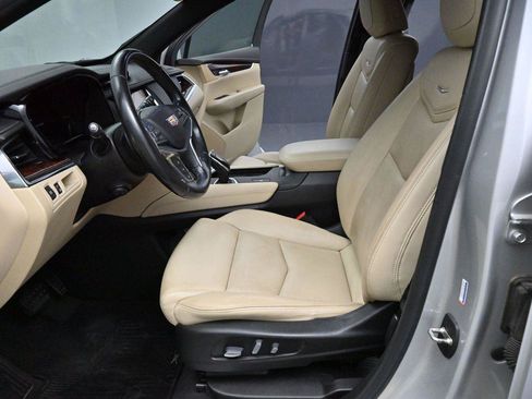 Used 2019 Cadillac XT5 Luxury FWD image 14