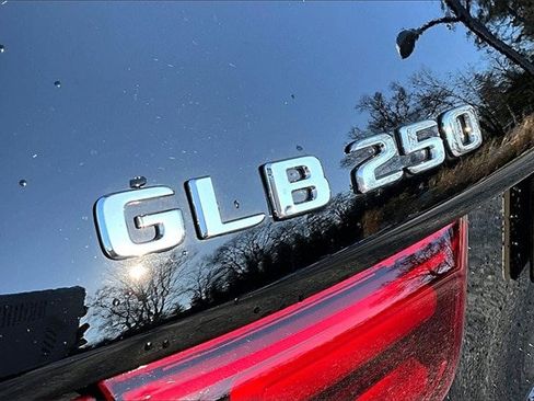 Certified 2025 Mercedes-Benz GLB 250 4MATIC image 27
