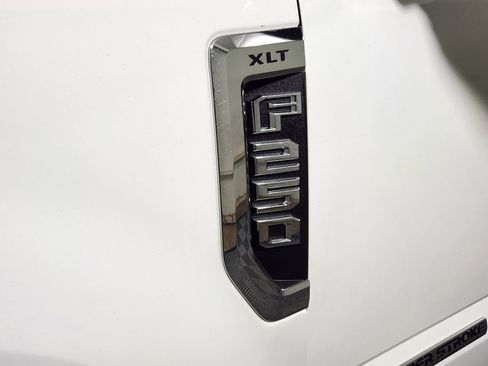 Used 2022 Ford F250 XLT w/ FX4 Off-Road Package image 14