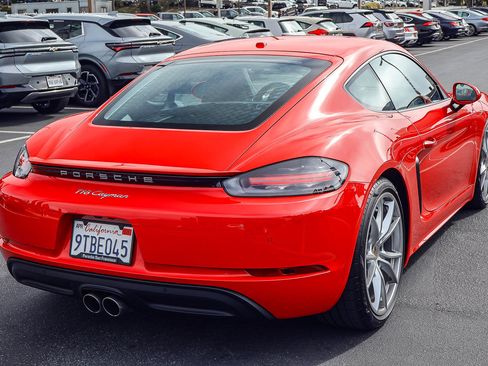 Used 2025 Porsche 718 Cayman RWD image 17