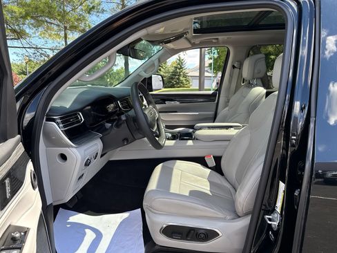 Used 2022 Jeep Wagoneer Series II w/ Premium Group I AWD/4WD image 25