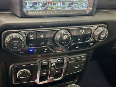 Used 2022 Jeep Wrangler Sahara w/ Cold Weather Group image 24