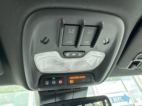 Used 2026 GMC Canyon AT4X w/ AT4X AEV Edition AWD/4WD image 21