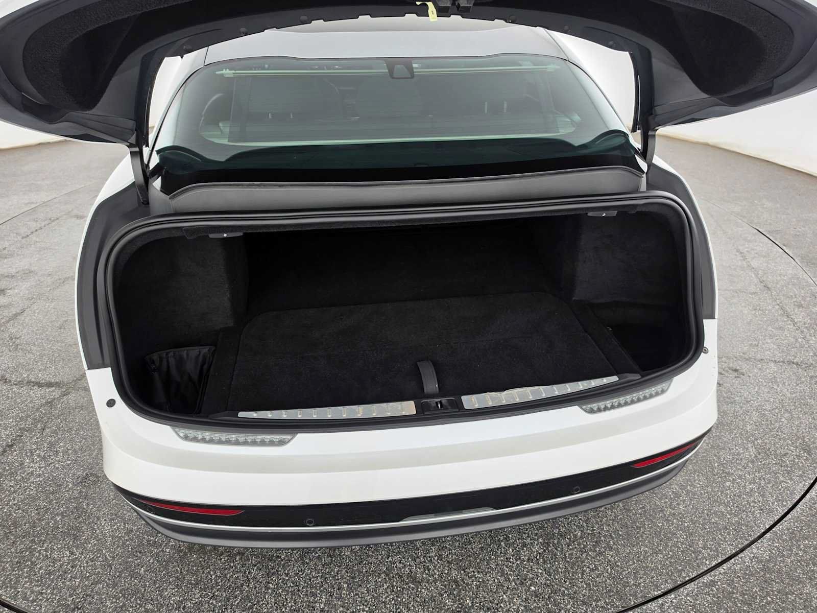 Used 2023 Lucid Air Touring AWD/4WD image 14