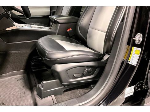 Used 2024 Ford Explorer XLT w/ Equipment Group 202A AWD/4WD image 26