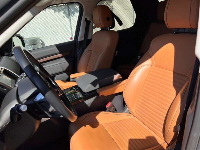 Used 2019 Land Rover Discovery HSE AWD/4WD image 14