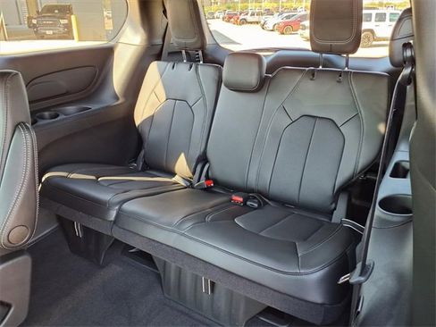 New 2026 Chrysler Voyager LX image 9