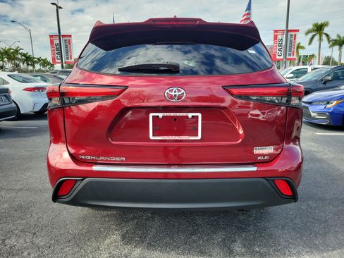 Used 2022 Toyota Highlander XLE image 10