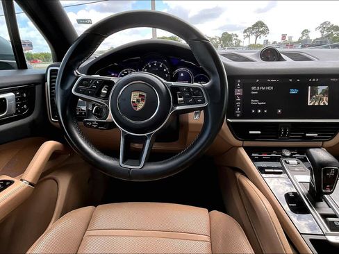 Used 2021 Porsche Cayenne AWD/4WD image 6