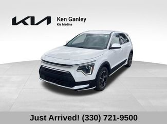 Certified 2025 Kia Niro LX FWD 360° Tour
