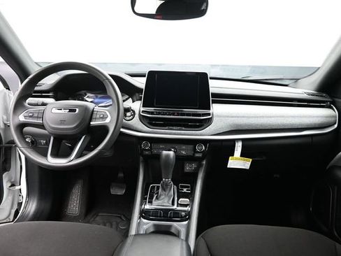 Used 2025 Jeep Compass Sport image 23