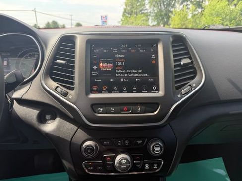 Used 2023 Jeep Cherokee Trailhawk w/ Sun & Sound Group AWD/4WD image 16