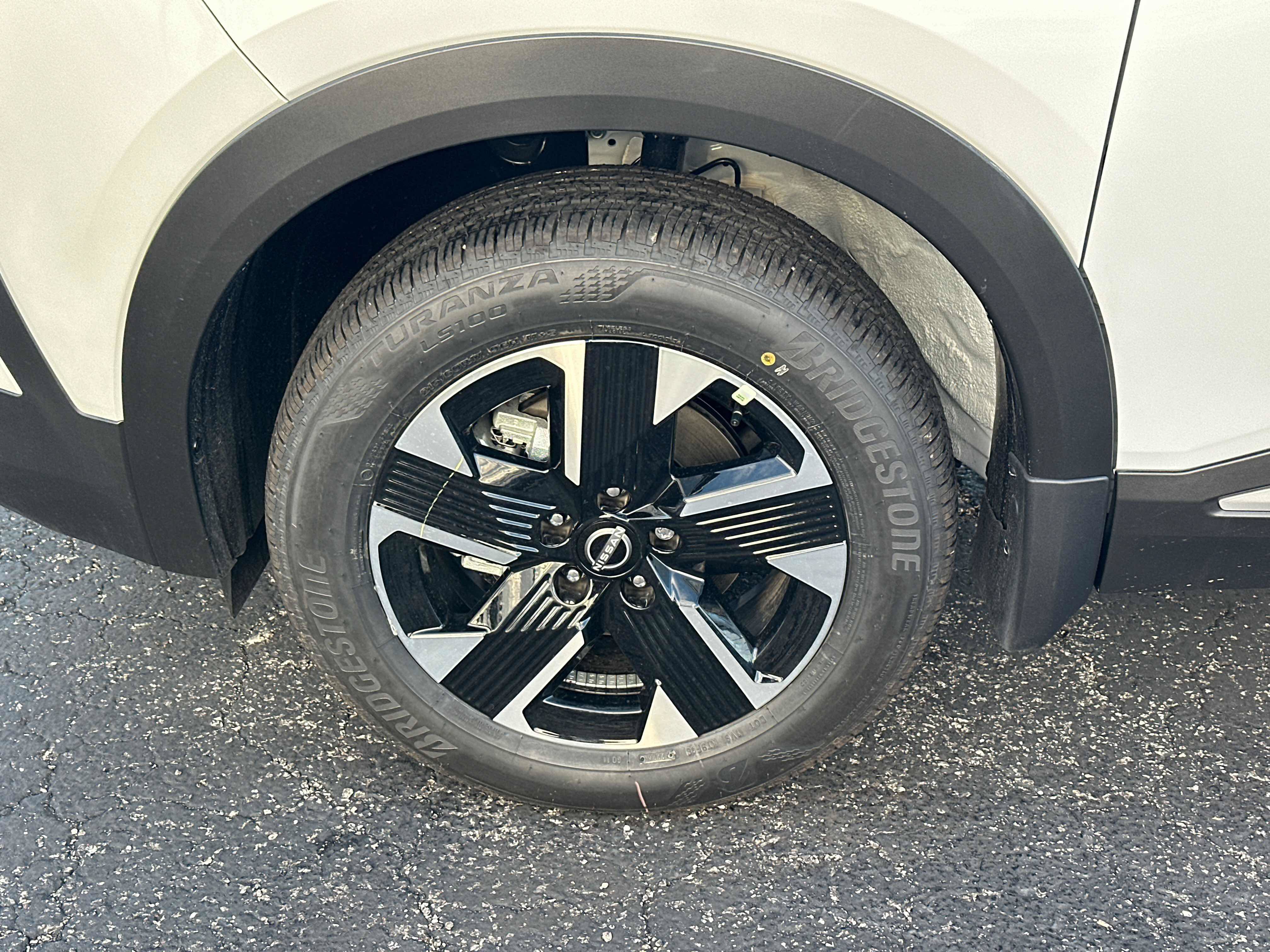 New 2027 Nissan Kicks SV AWD/4WD image 7